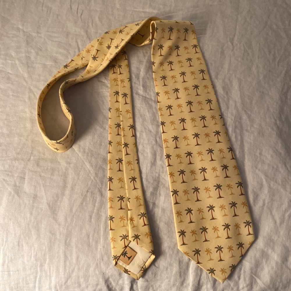 Classy yellow neck tie with palm trees 🌴